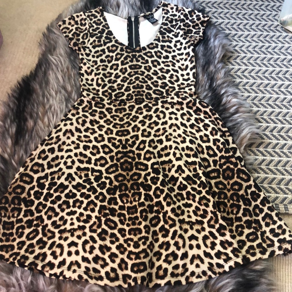 Small leopard dress with 1/4 zipper back